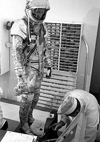 Gordon Cooper před startem Mercury 9